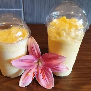 A fresh mango smoothie made at Pada Thai, garnished with a tropical flower